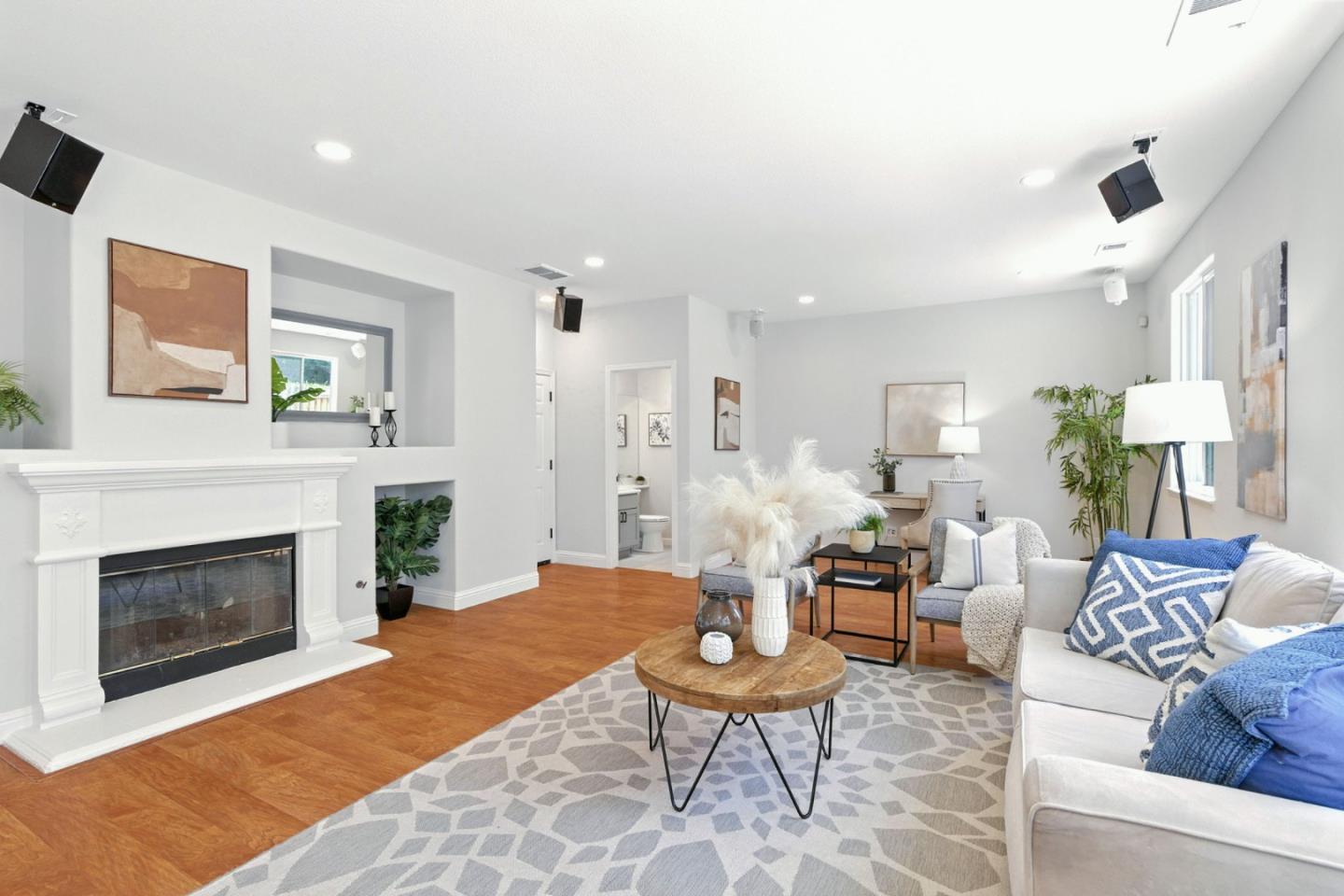 Detail Gallery Image 13 of 33 For 4681 La Crescent Loop, San Jose,  CA 95136 - 4 Beds | 2/1 Baths