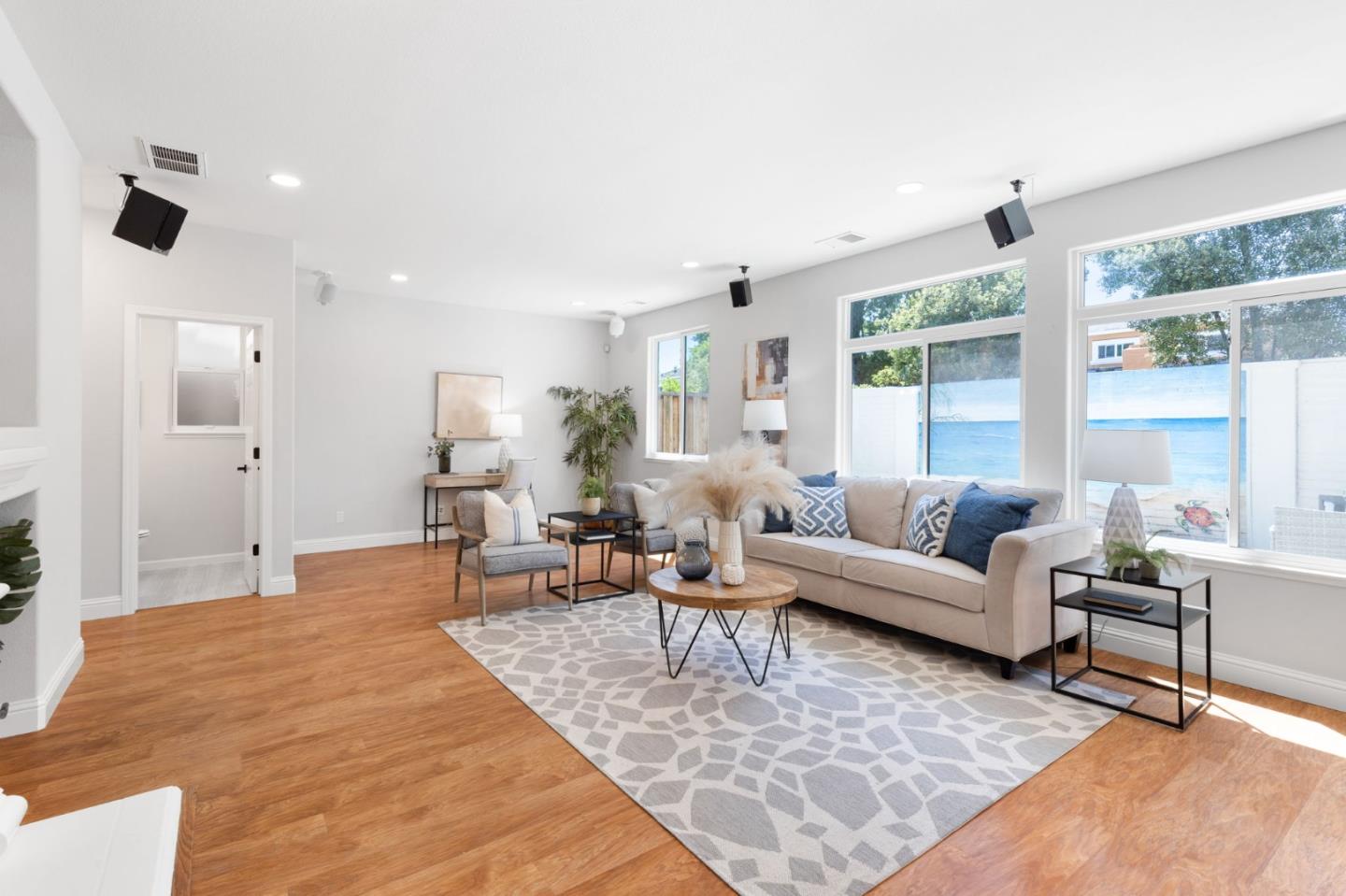 Detail Gallery Image 14 of 33 For 4681 La Crescent Loop, San Jose,  CA 95136 - 4 Beds | 2/1 Baths