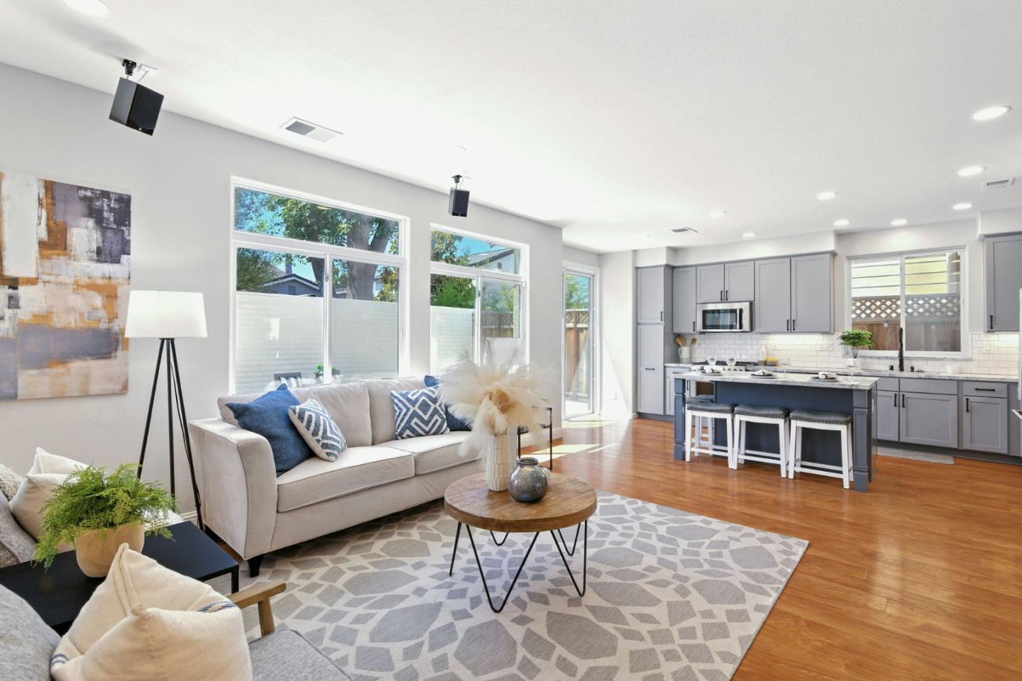 Detail Gallery Image 8 of 33 For 4681 La Crescent Loop, San Jose,  CA 95136 - 4 Beds | 2/1 Baths