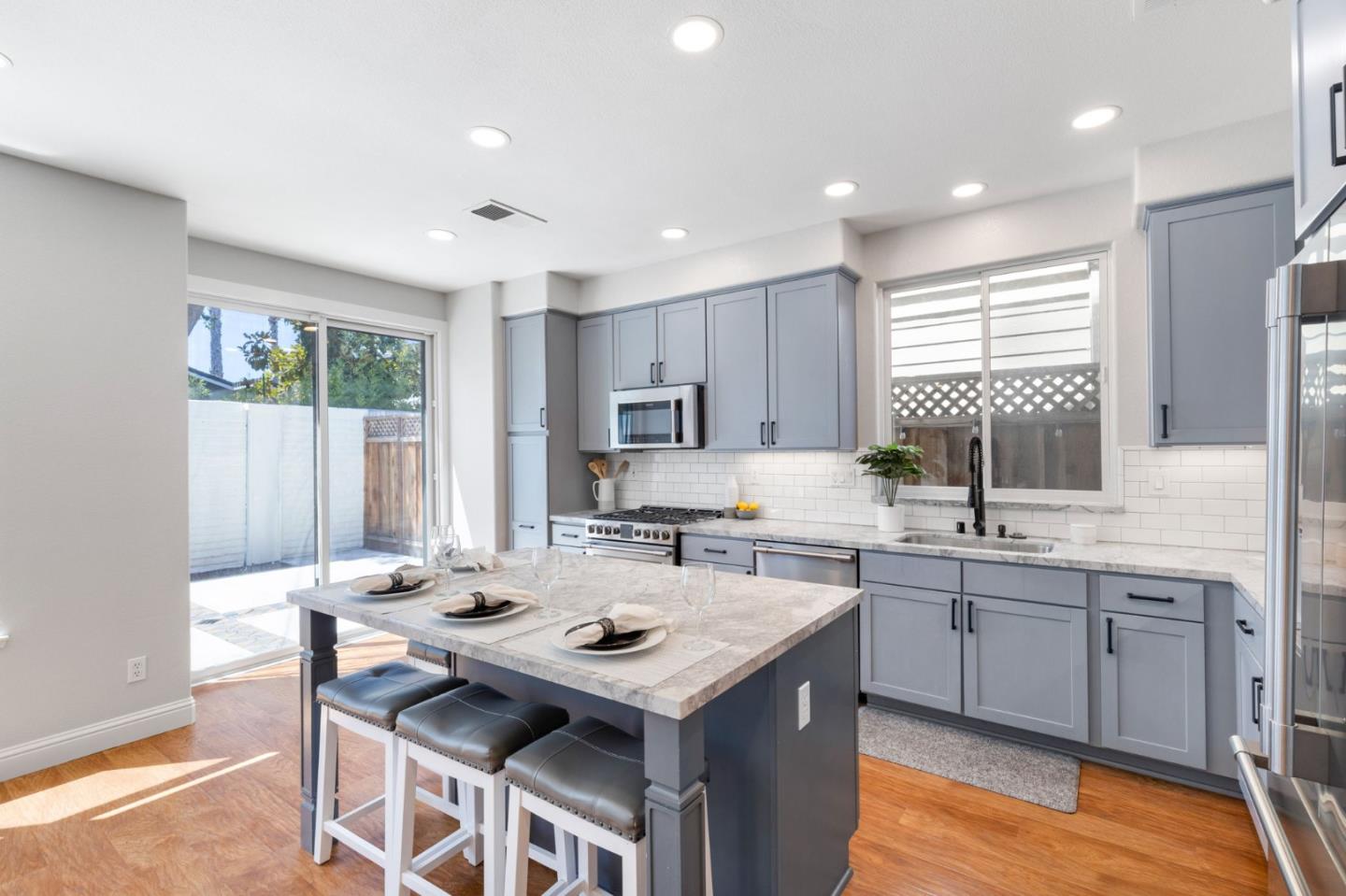 Detail Gallery Image 9 of 33 For 4681 La Crescent Loop, San Jose,  CA 95136 - 4 Beds | 2/1 Baths