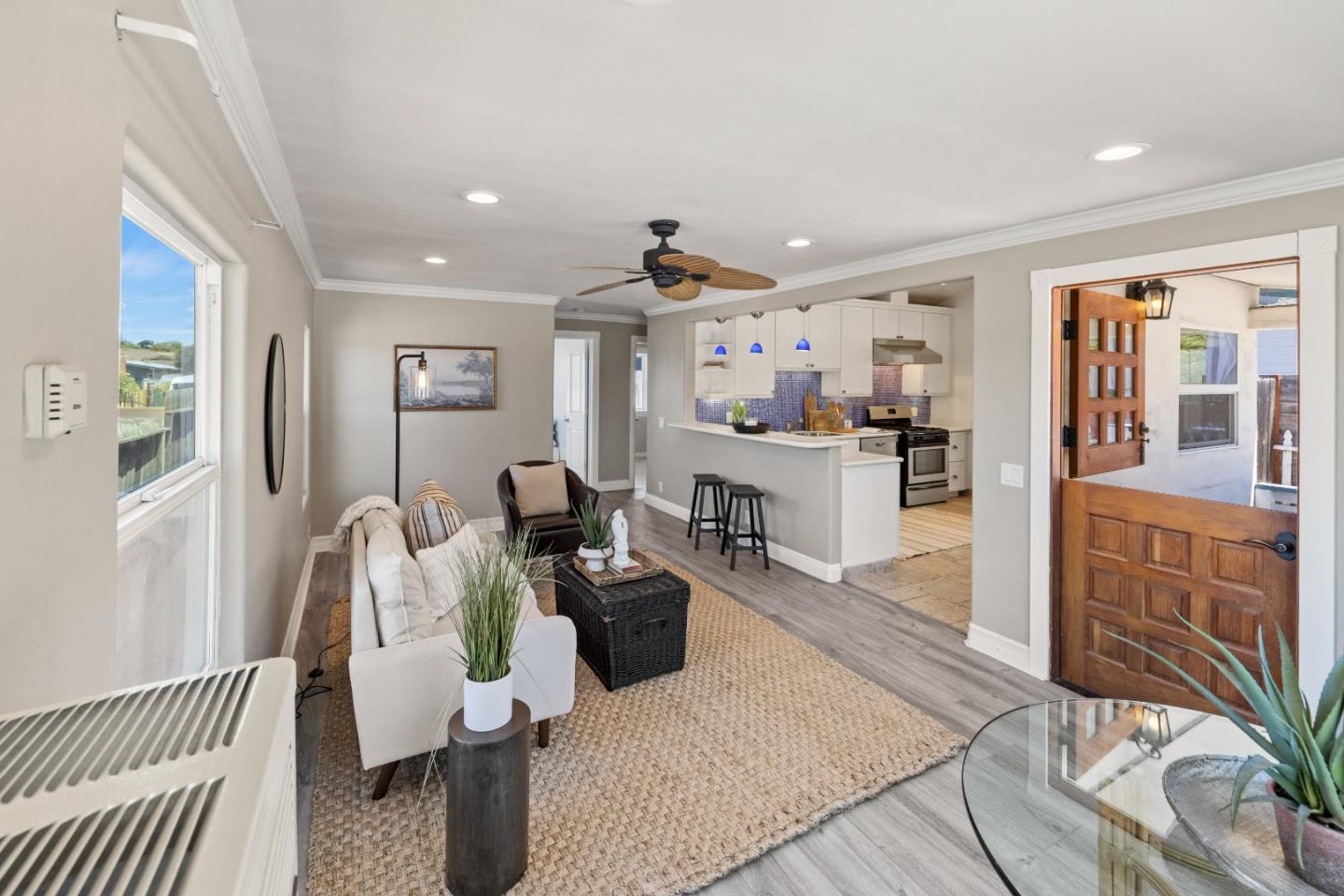 Detail Gallery Image 2 of 21 For 1475 Hilby Ave, Seaside,  CA 93955 - 2 Beds | 1 Baths