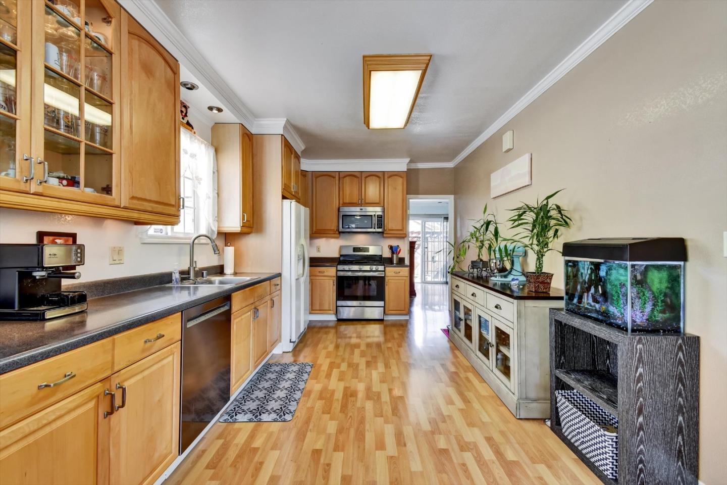 Detail Gallery Image 12 of 35 For 241 Terrace Ave, San Bruno,  CA 94066 - 2 Beds | 1 Baths