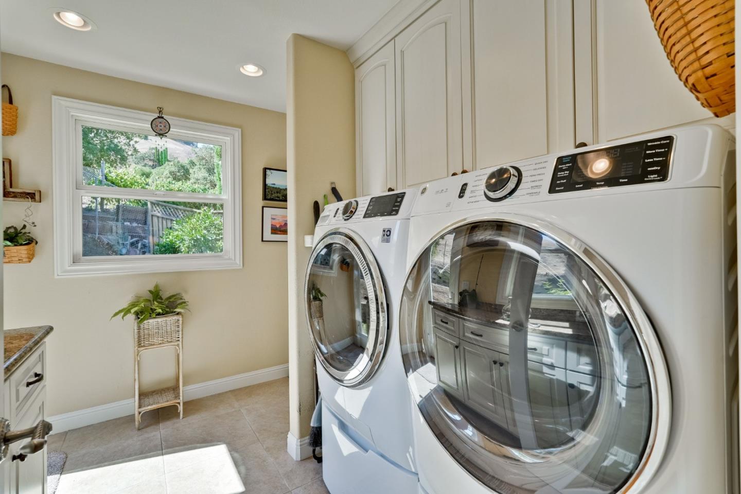 Detail Gallery Image 39 of 149 For 6449 Curie Ct, San Jose,  CA 95123 - 4 Beds | 2/1 Baths
