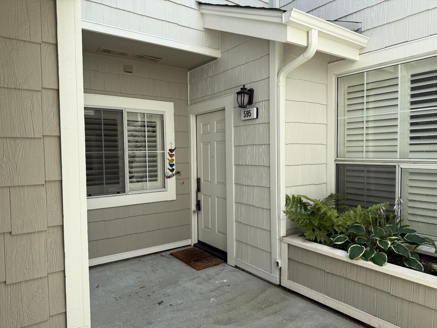 Detail Gallery Image 10 of 12 For 595 Shoal Cir, Redwood Shores,  CA 94065 - 2 Beds | 2/1 Baths