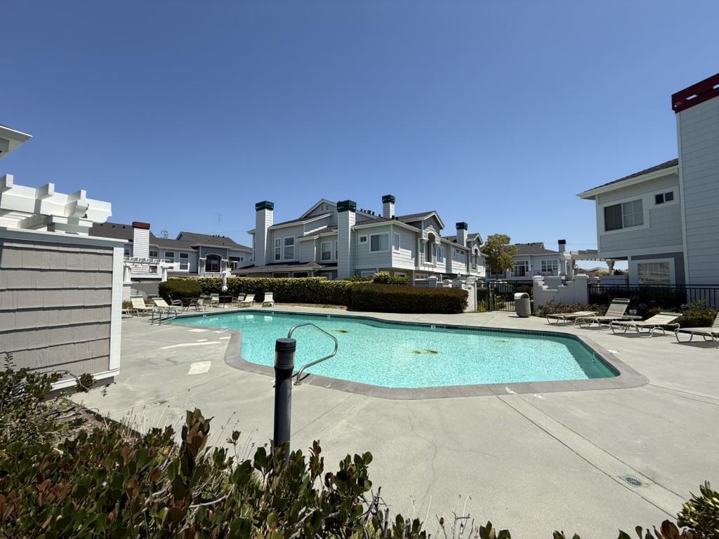 Detail Gallery Image 12 of 12 For 595 Shoal Cir, Redwood Shores,  CA 94065 - 2 Beds | 2/1 Baths