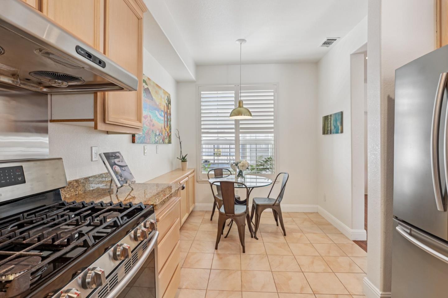 Detail Gallery Image 13 of 32 For 595 Shoal Cir, Redwood Shores,  CA 94065 - 2 Beds | 2/1 Baths