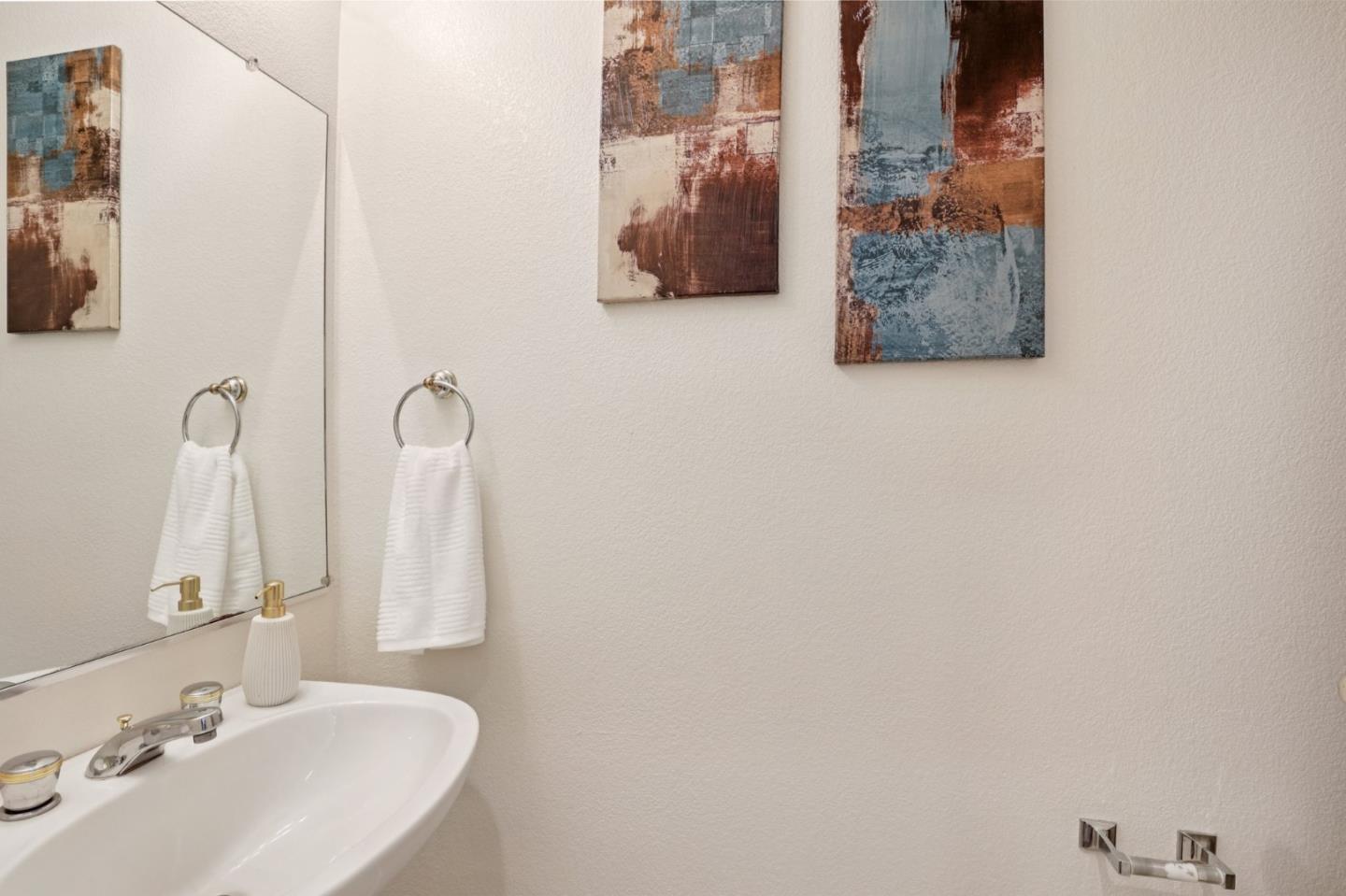 Detail Gallery Image 16 of 32 For 595 Shoal Cir, Redwood Shores,  CA 94065 - 2 Beds | 2/1 Baths