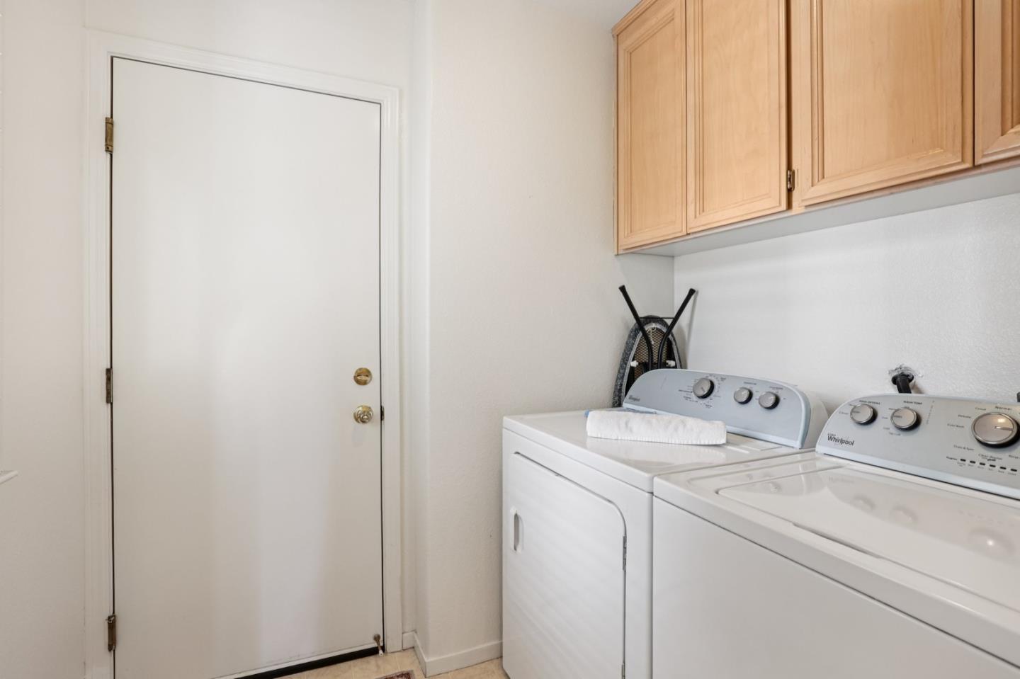 Detail Gallery Image 17 of 32 For 595 Shoal Cir, Redwood Shores,  CA 94065 - 2 Beds | 2/1 Baths