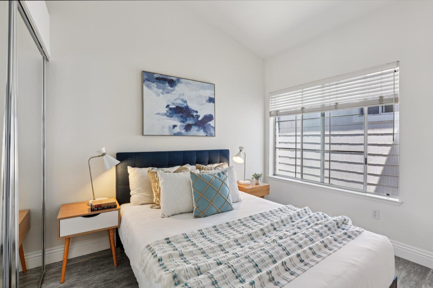 Detail Gallery Image 20 of 32 For 595 Shoal Cir, Redwood Shores,  CA 94065 - 2 Beds | 2/1 Baths