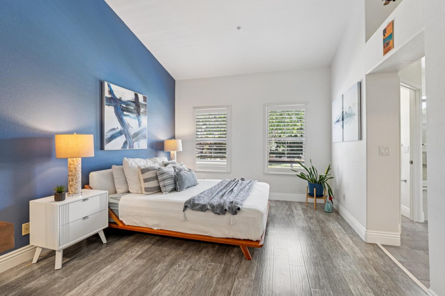 Detail Gallery Image 22 of 32 For 595 Shoal Cir, Redwood Shores,  CA 94065 - 2 Beds | 2/1 Baths