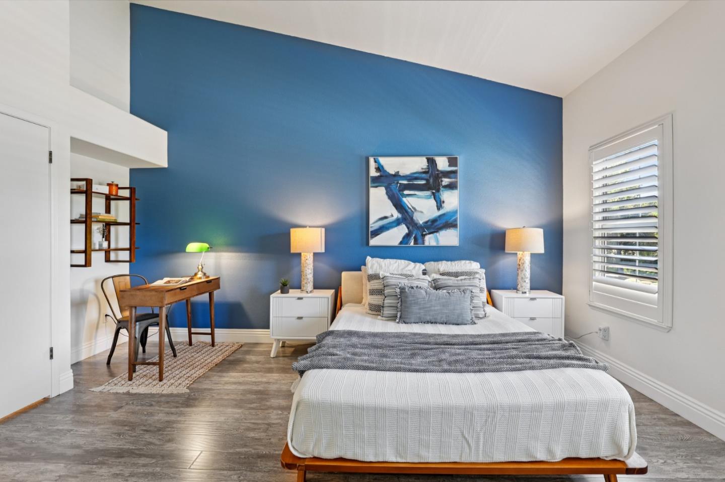Detail Gallery Image 23 of 32 For 595 Shoal Cir, Redwood Shores,  CA 94065 - 2 Beds | 2/1 Baths