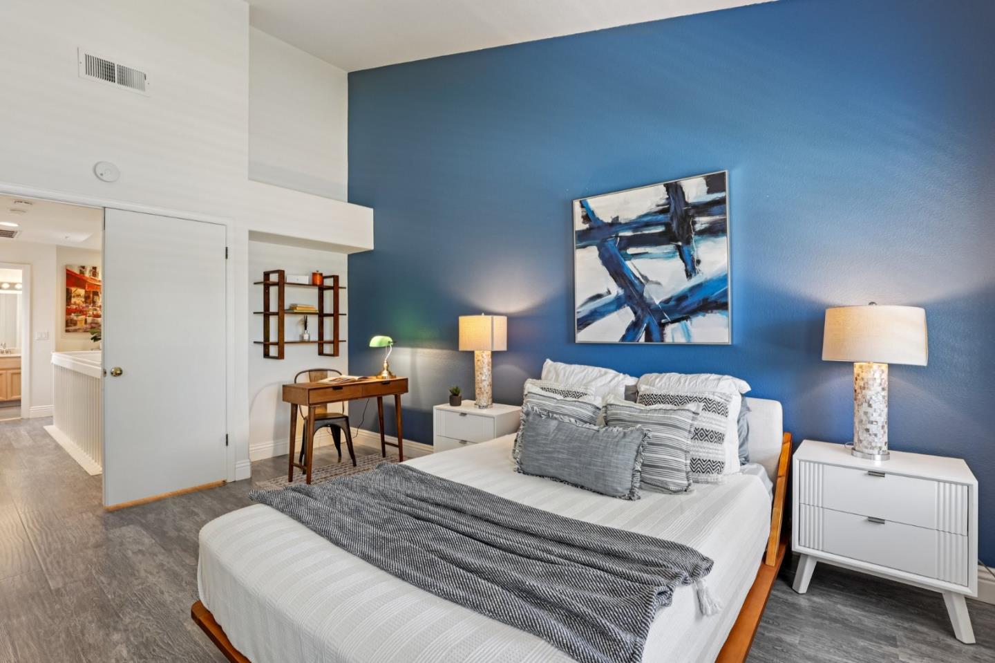 Detail Gallery Image 24 of 32 For 595 Shoal Cir, Redwood Shores,  CA 94065 - 2 Beds | 2/1 Baths