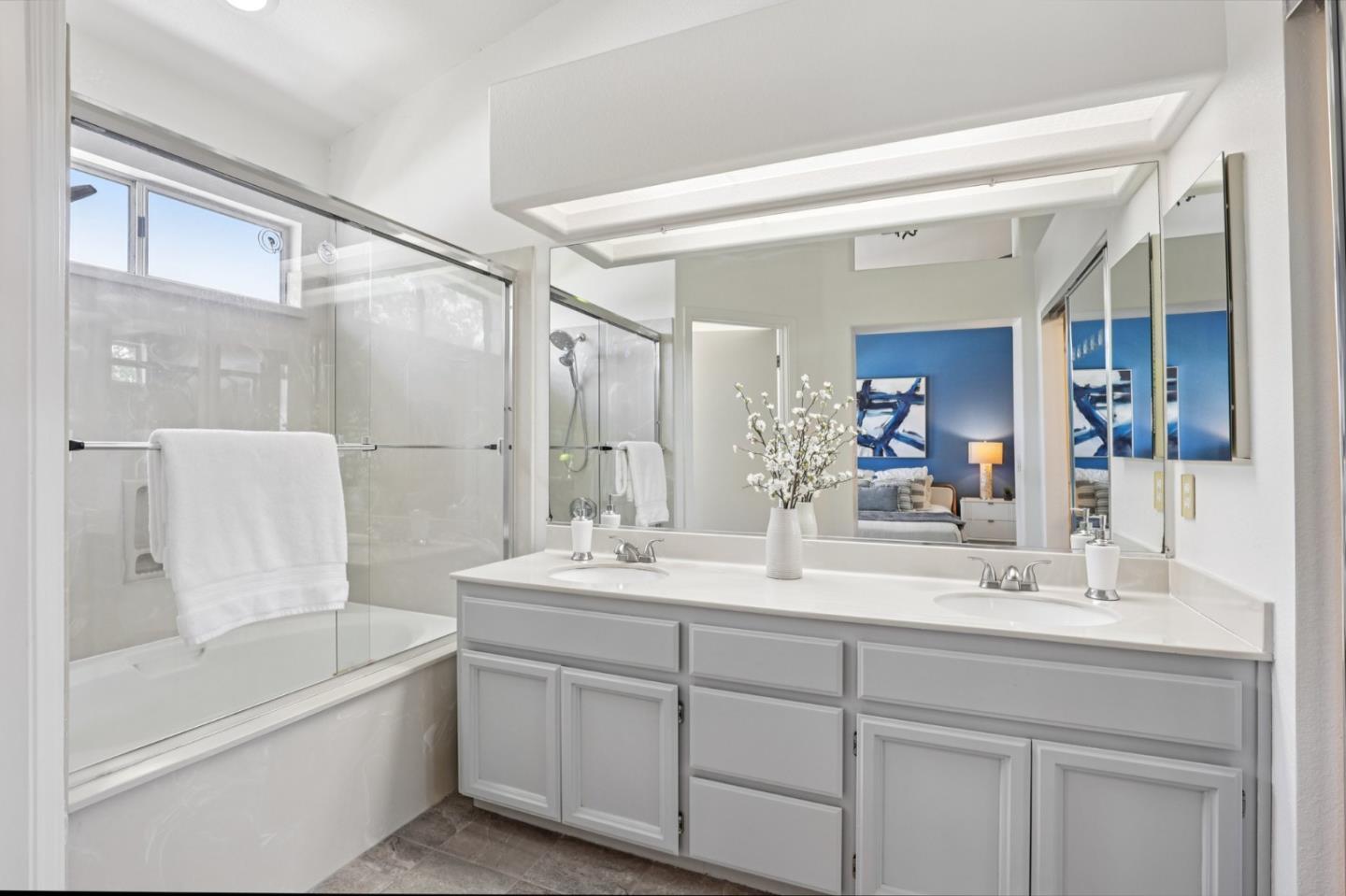 Detail Gallery Image 25 of 32 For 595 Shoal Cir, Redwood Shores,  CA 94065 - 2 Beds | 2/1 Baths