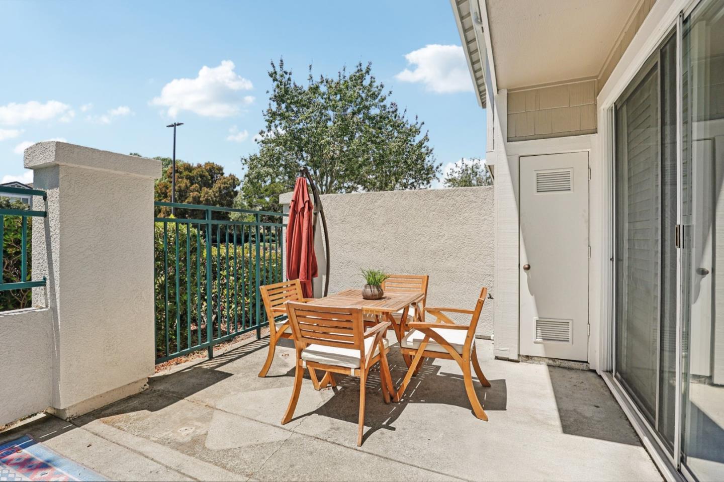 Detail Gallery Image 28 of 32 For 595 Shoal Cir, Redwood Shores,  CA 94065 - 2 Beds | 2/1 Baths