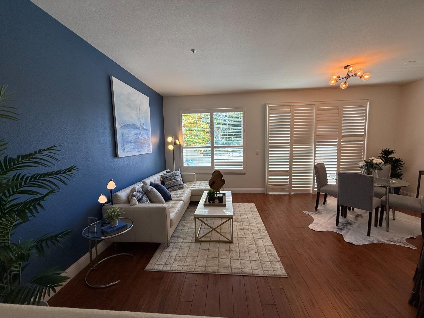 Detail Gallery Image 3 of 12 For 595 Shoal Cir, Redwood Shores,  CA 94065 - 2 Beds | 2/1 Baths