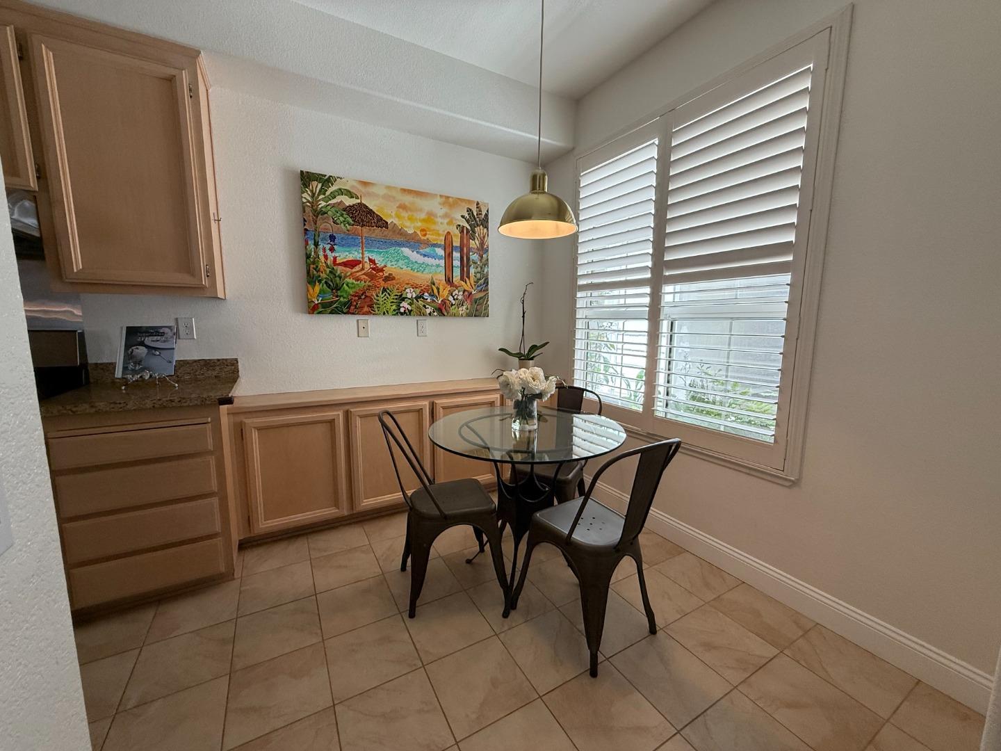 Detail Gallery Image 4 of 12 For 595 Shoal Cir, Redwood Shores,  CA 94065 - 2 Beds | 2/1 Baths