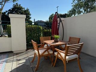Detail Gallery Image 6 of 12 For 595 Shoal Cir, Redwood Shores,  CA 94065 - 2 Beds | 2/1 Baths