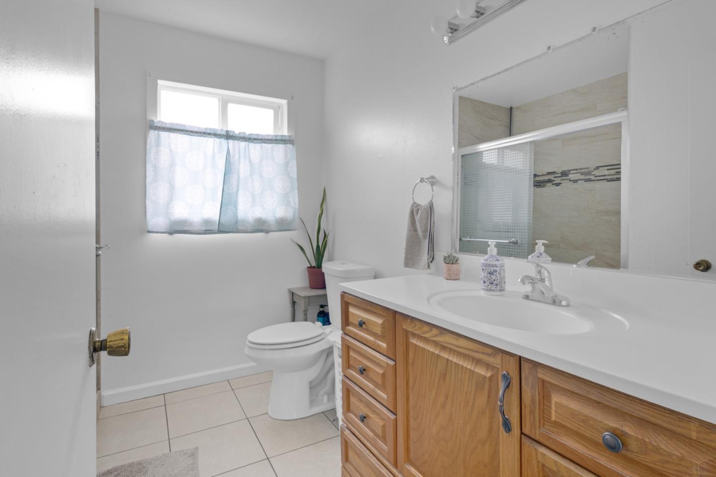 Detail Gallery Image 10 of 21 For 401 Spruce Cir, Watsonville,  CA 95076 - 2 Beds | 2 Baths