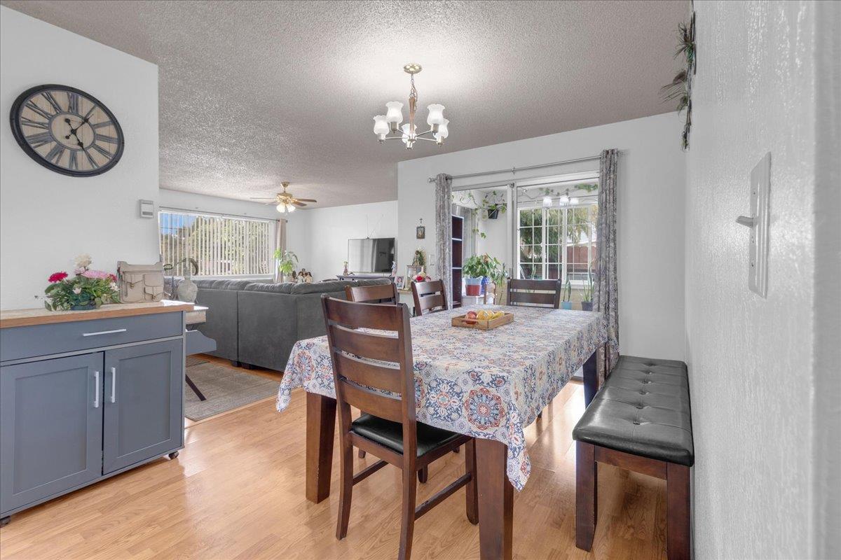 Detail Gallery Image 4 of 21 For 401 Spruce Cir, Watsonville,  CA 95076 - 2 Beds | 2 Baths