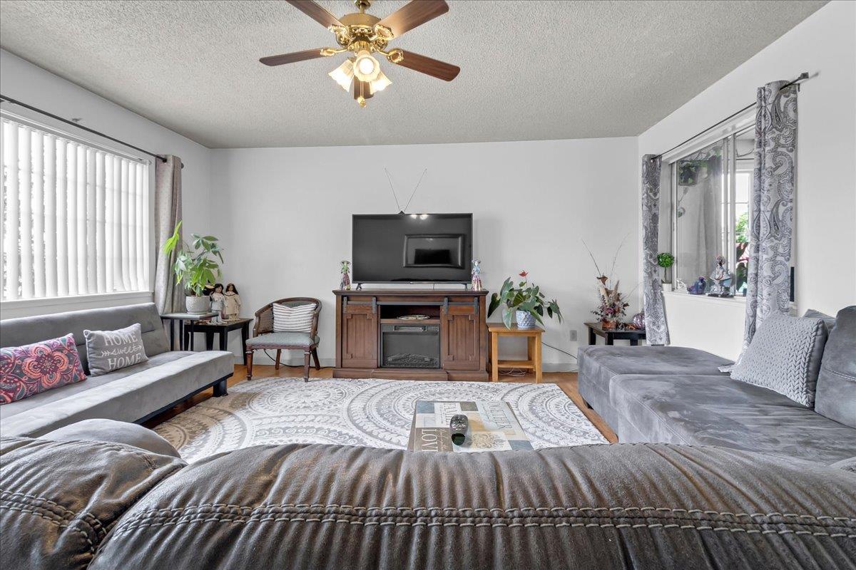 Detail Gallery Image 7 of 21 For 401 Spruce Cir, Watsonville,  CA 95076 - 2 Beds | 2 Baths