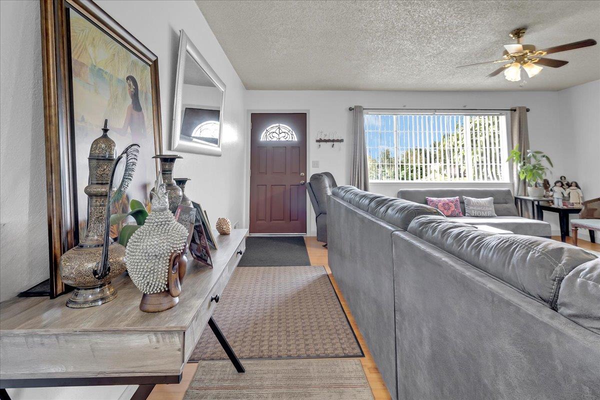 Detail Gallery Image 8 of 21 For 401 Spruce Cir, Watsonville,  CA 95076 - 2 Beds | 2 Baths