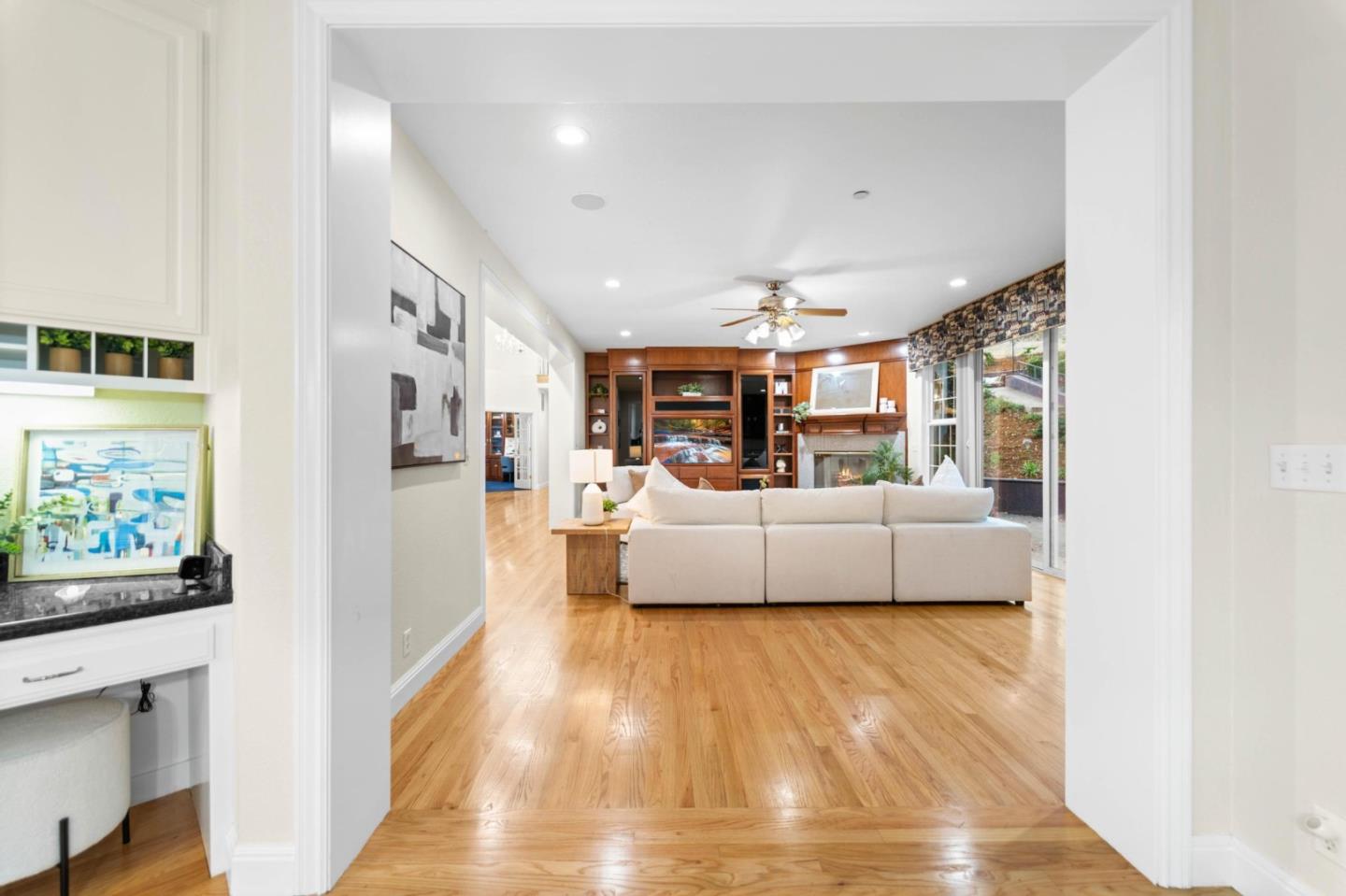 Detail Gallery Image 11 of 78 For 1925 Mantelli Dr, Gilroy,  CA 95020 - 5 Beds | 3/1 Baths