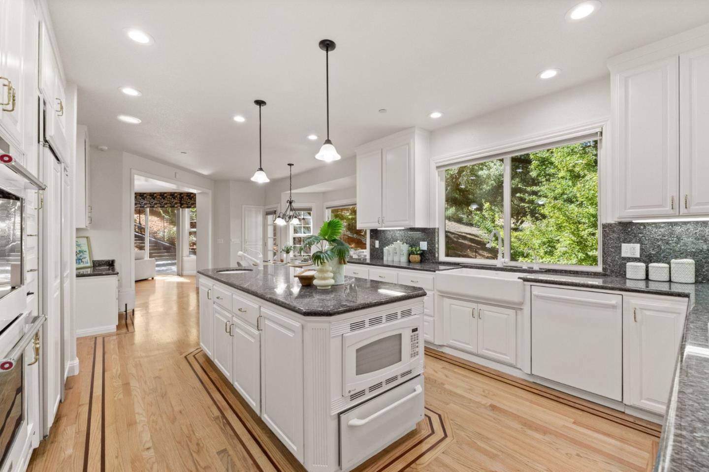 Detail Gallery Image 14 of 78 For 1925 Mantelli Dr, Gilroy,  CA 95020 - 5 Beds | 3/1 Baths