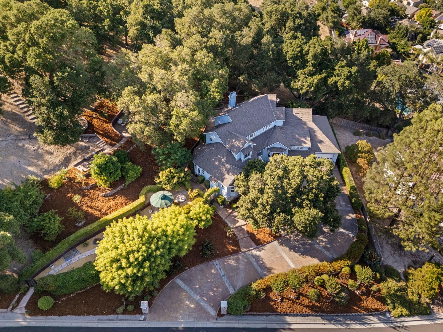 Detail Gallery Image 4 of 78 For 1925 Mantelli Dr, Gilroy,  CA 95020 - 5 Beds | 3/1 Baths
