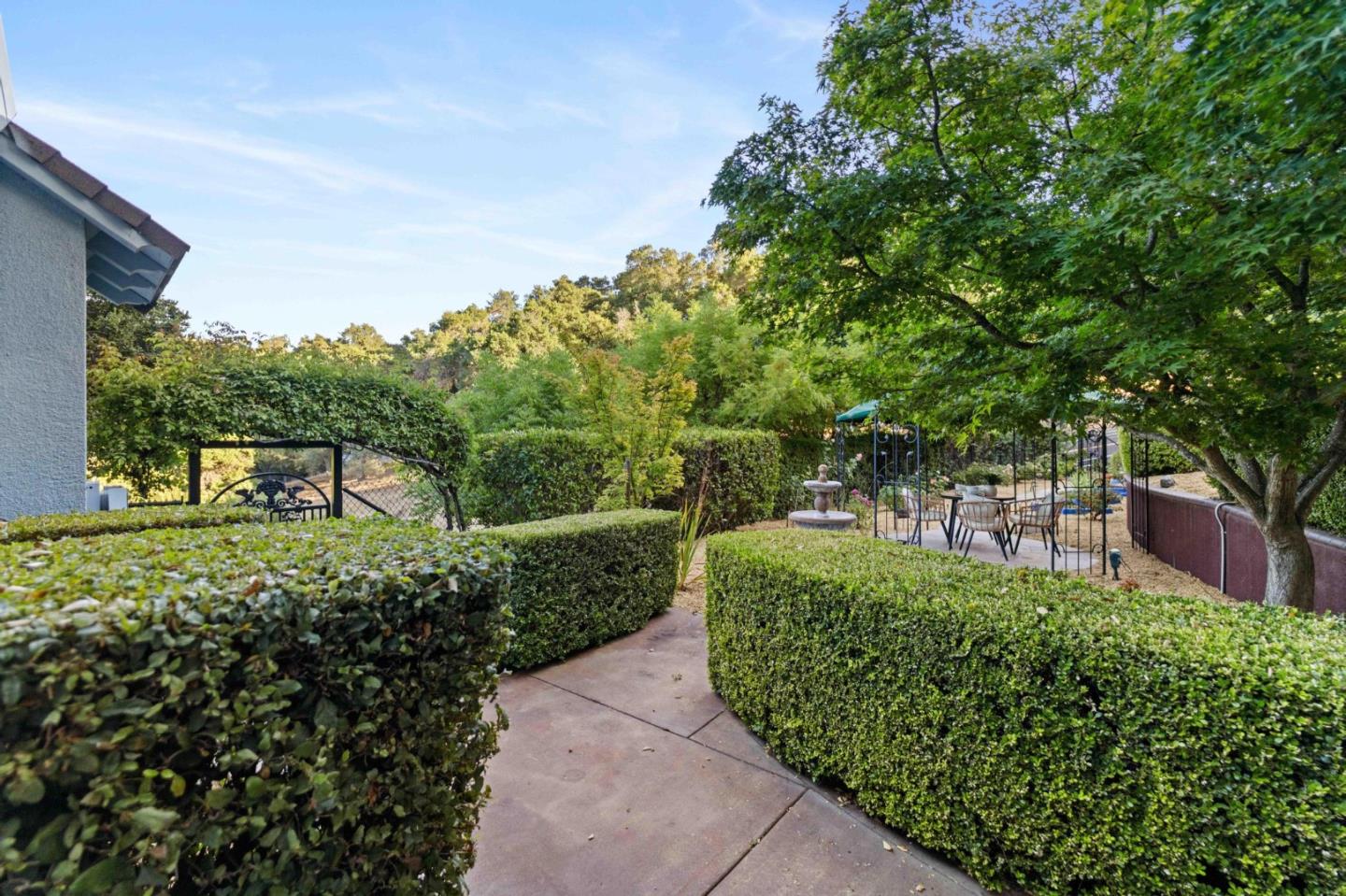 Detail Gallery Image 69 of 78 For 1925 Mantelli Dr, Gilroy,  CA 95020 - 5 Beds | 3/1 Baths