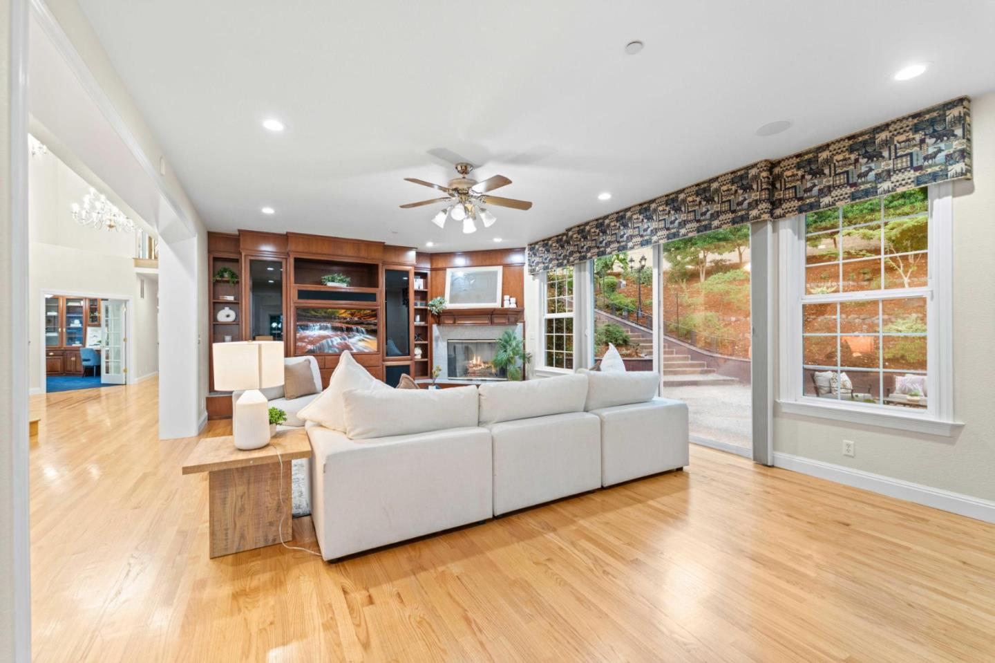 Detail Gallery Image 7 of 78 For 1925 Mantelli Dr, Gilroy,  CA 95020 - 5 Beds | 3/1 Baths