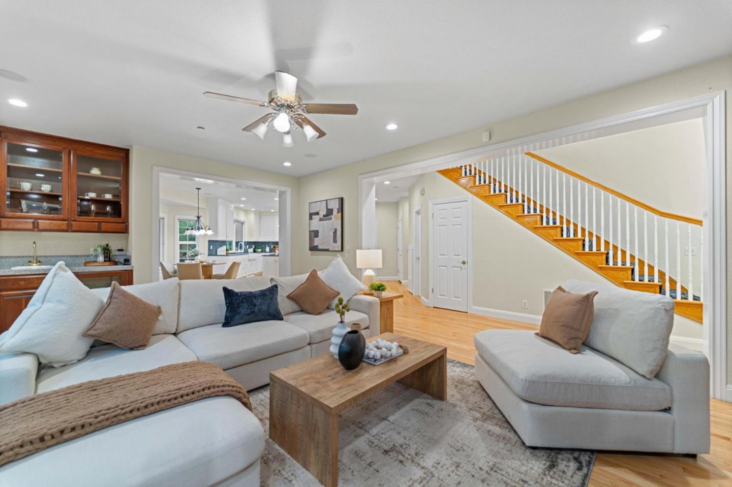 Detail Gallery Image 8 of 78 For 1925 Mantelli Dr, Gilroy,  CA 95020 - 5 Beds | 3/1 Baths
