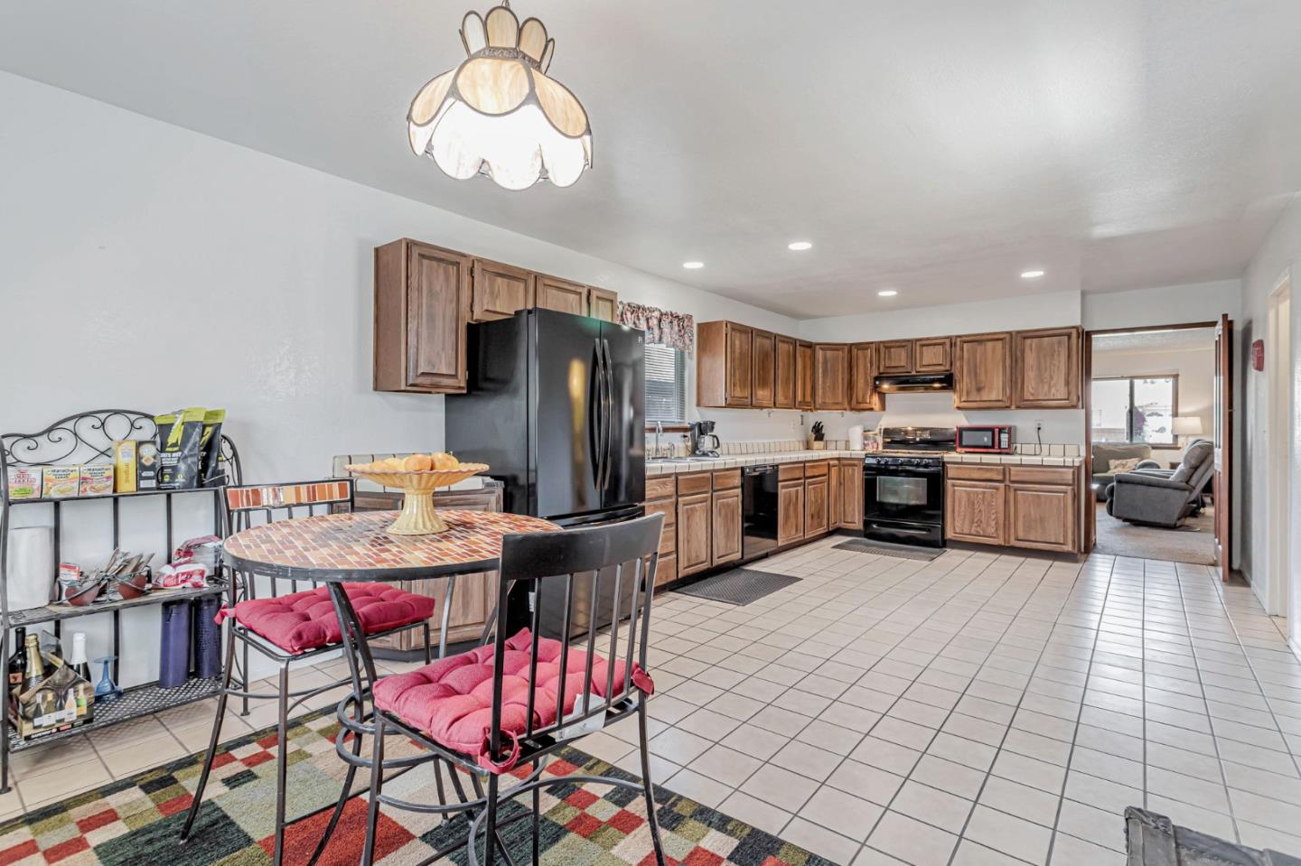 Detail Gallery Image 10 of 35 For 250 Arroyo Dr, Watsonville,  CA 95076 - 4 Beds | 3 Baths