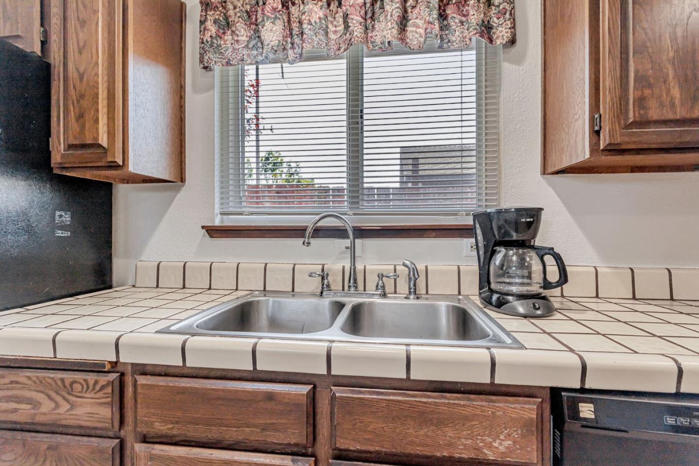 Detail Gallery Image 11 of 35 For 250 Arroyo Dr, Watsonville,  CA 95076 - 4 Beds | 3 Baths