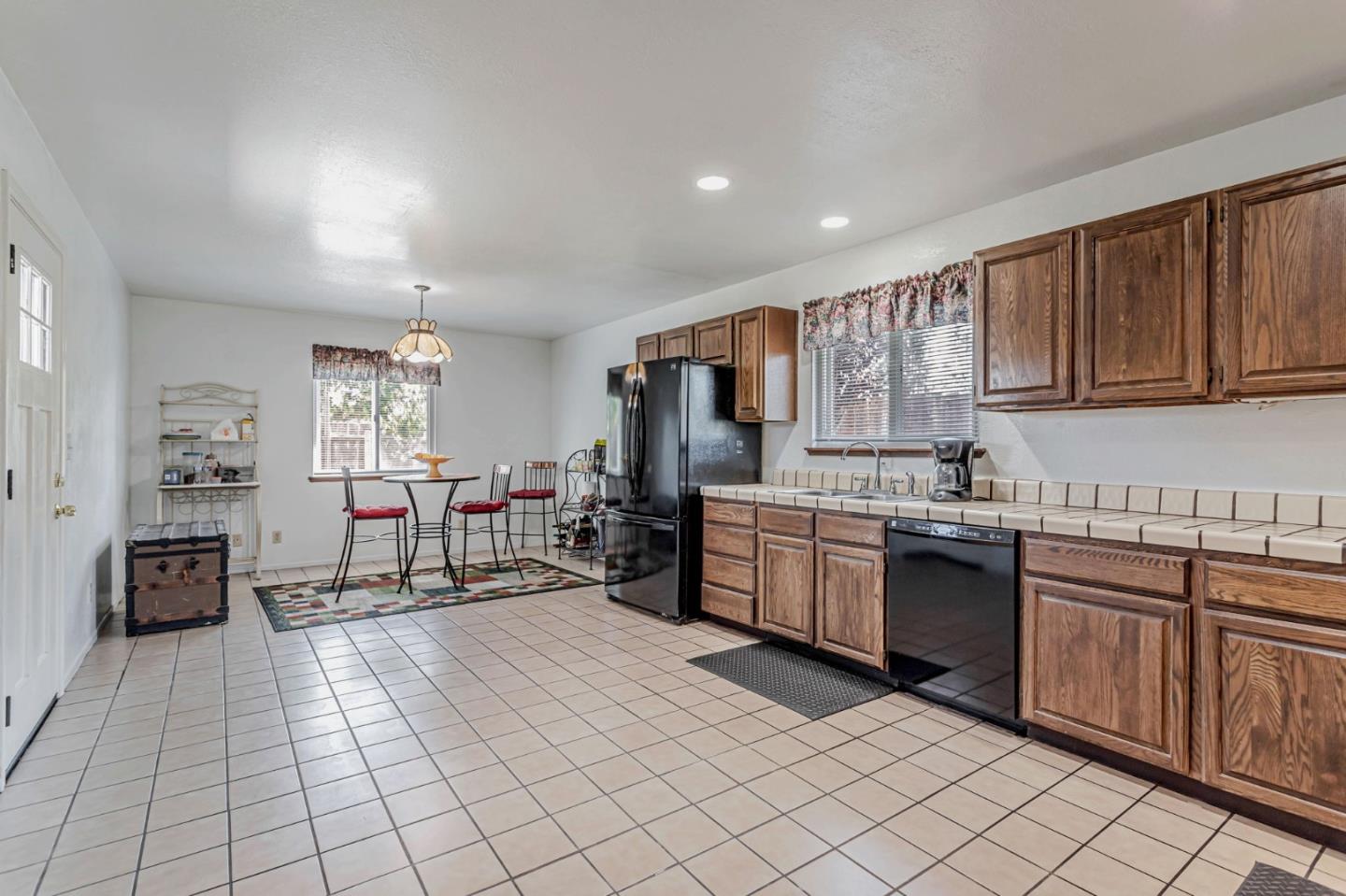 Detail Gallery Image 12 of 35 For 250 Arroyo Dr, Watsonville,  CA 95076 - 4 Beds | 3 Baths