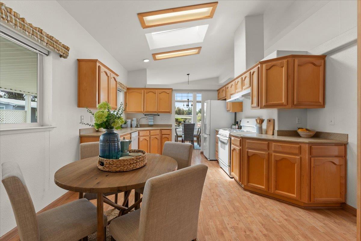Detail Gallery Image 3 of 24 For 16 Primrose St #16,  Aptos,  CA 95003 - 3 Beds | 2 Baths
