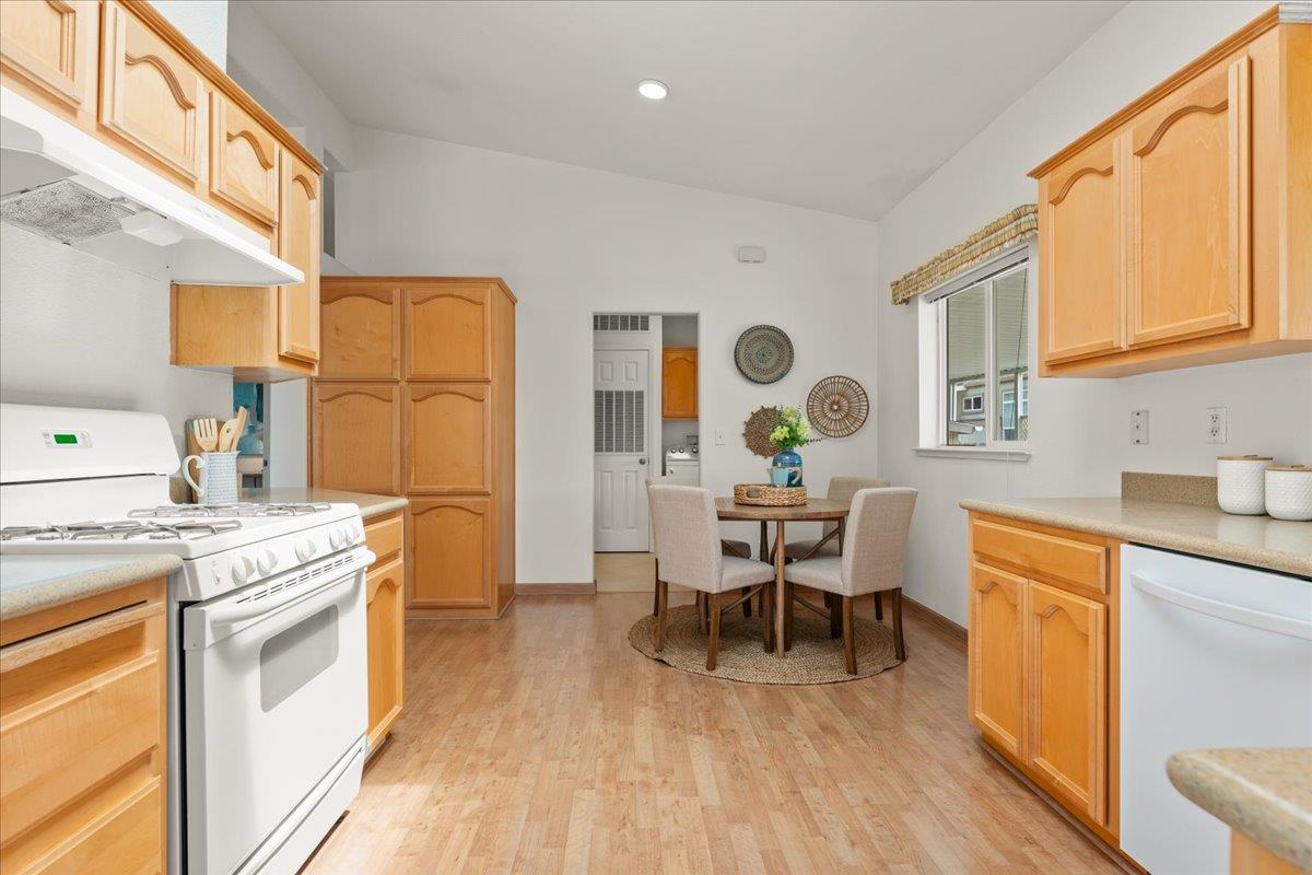 Detail Gallery Image 6 of 24 For 16 Primrose St #16,  Aptos,  CA 95003 - 3 Beds | 2 Baths
