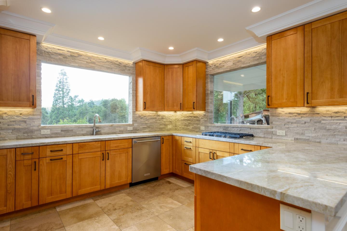 Detail Gallery Image 4 of 22 For 156 Sueno Camino, La Honda,  CA 94020 - 3 Beds | 2 Baths