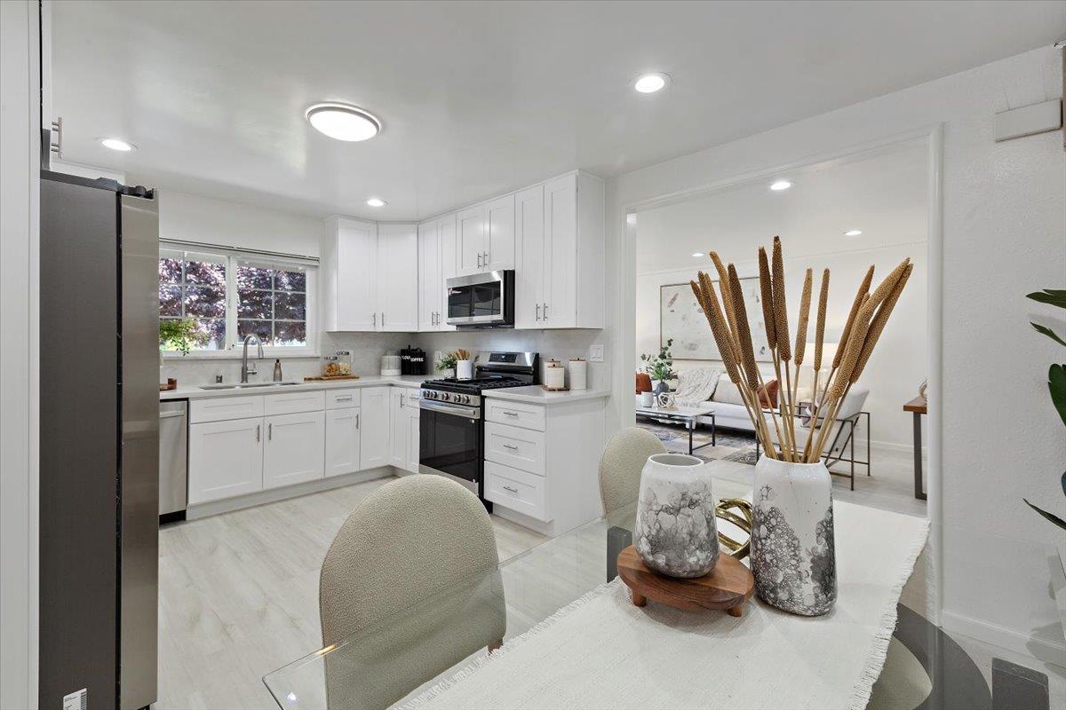 Detail Gallery Image 14 of 48 For 3562 Earl Dr, Santa Clara,  CA 95051 - 3 Beds | 2 Baths