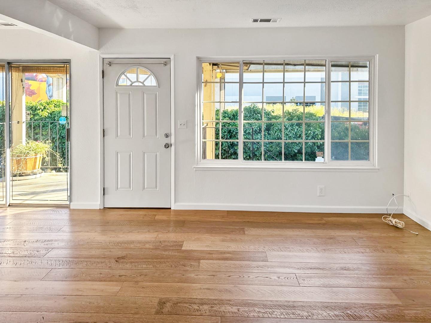 Detail Gallery Image 2 of 19 For 1201 147th Ave #D,  San Leandro,  CA 94578 - 2 Beds | 1/1 Baths