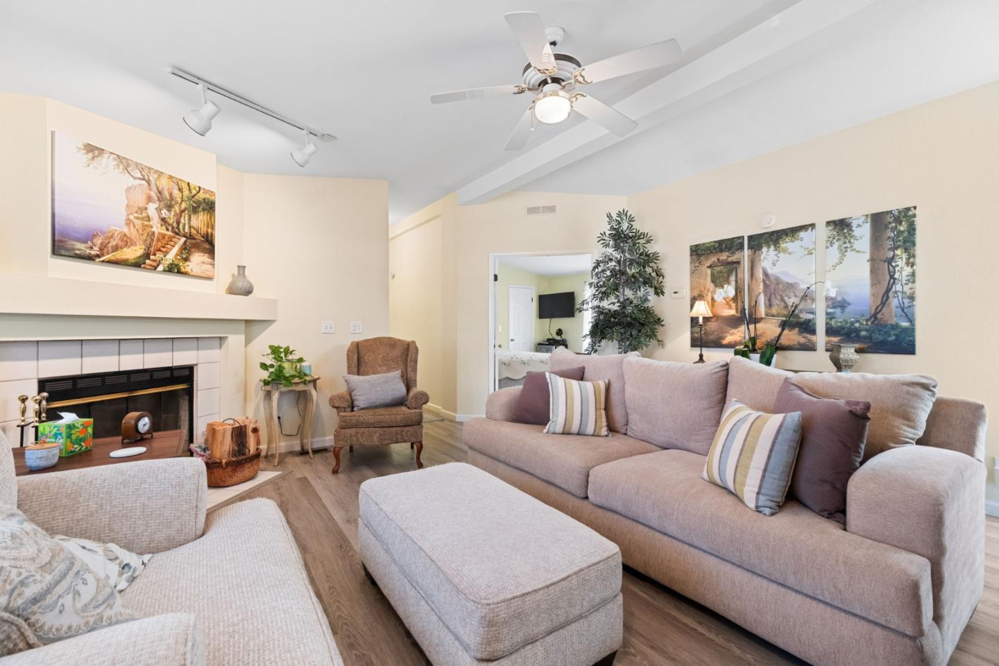 Detail Gallery Image 6 of 52 For 600 E Weddell Dr #126,  Sunnyvale,  CA 94089 - 3 Beds | 2 Baths