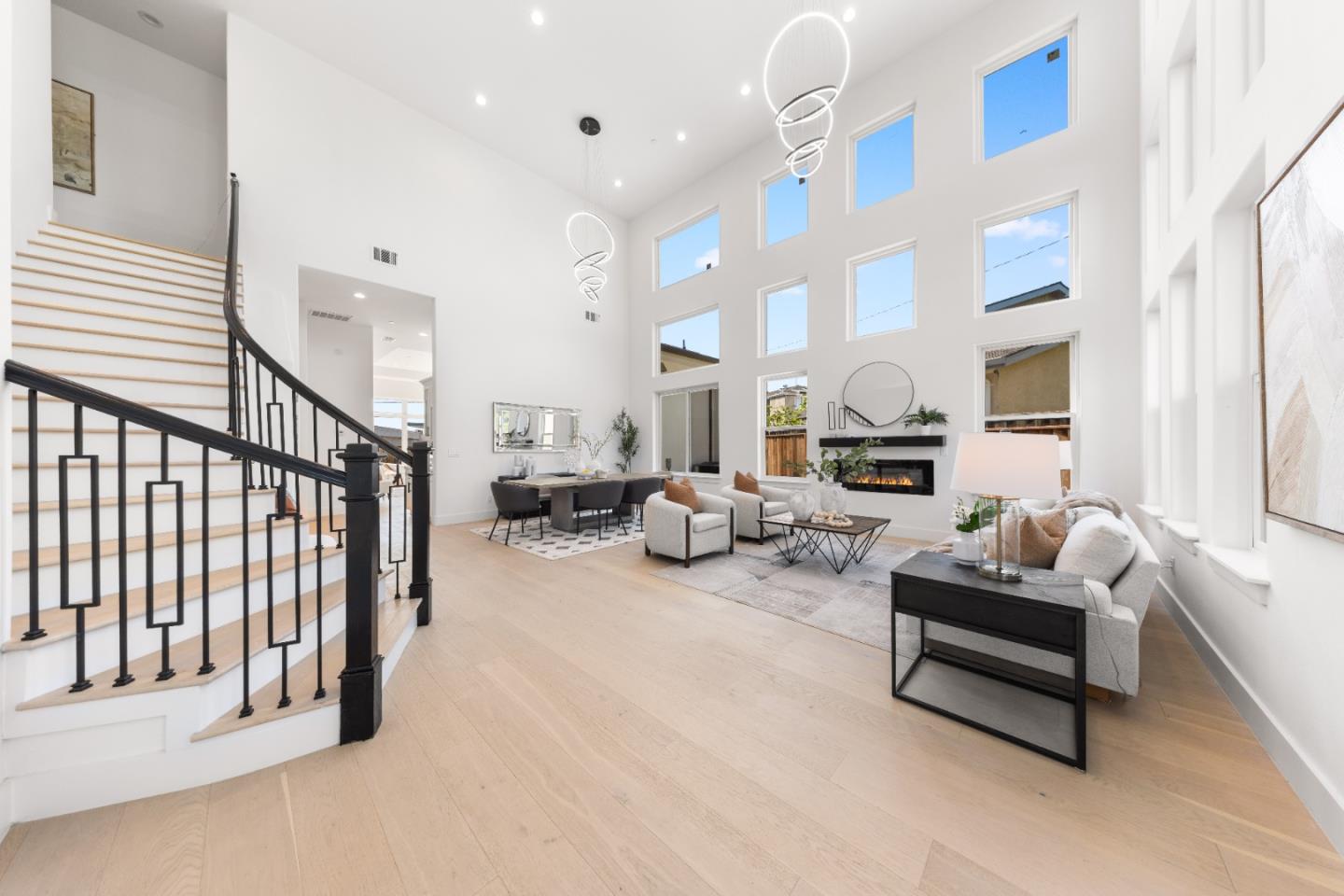 Detail Gallery Image 7 of 41 For 1094 Windsor St, San Jose,  CA 95129 - 5 Beds | 4/1 Baths