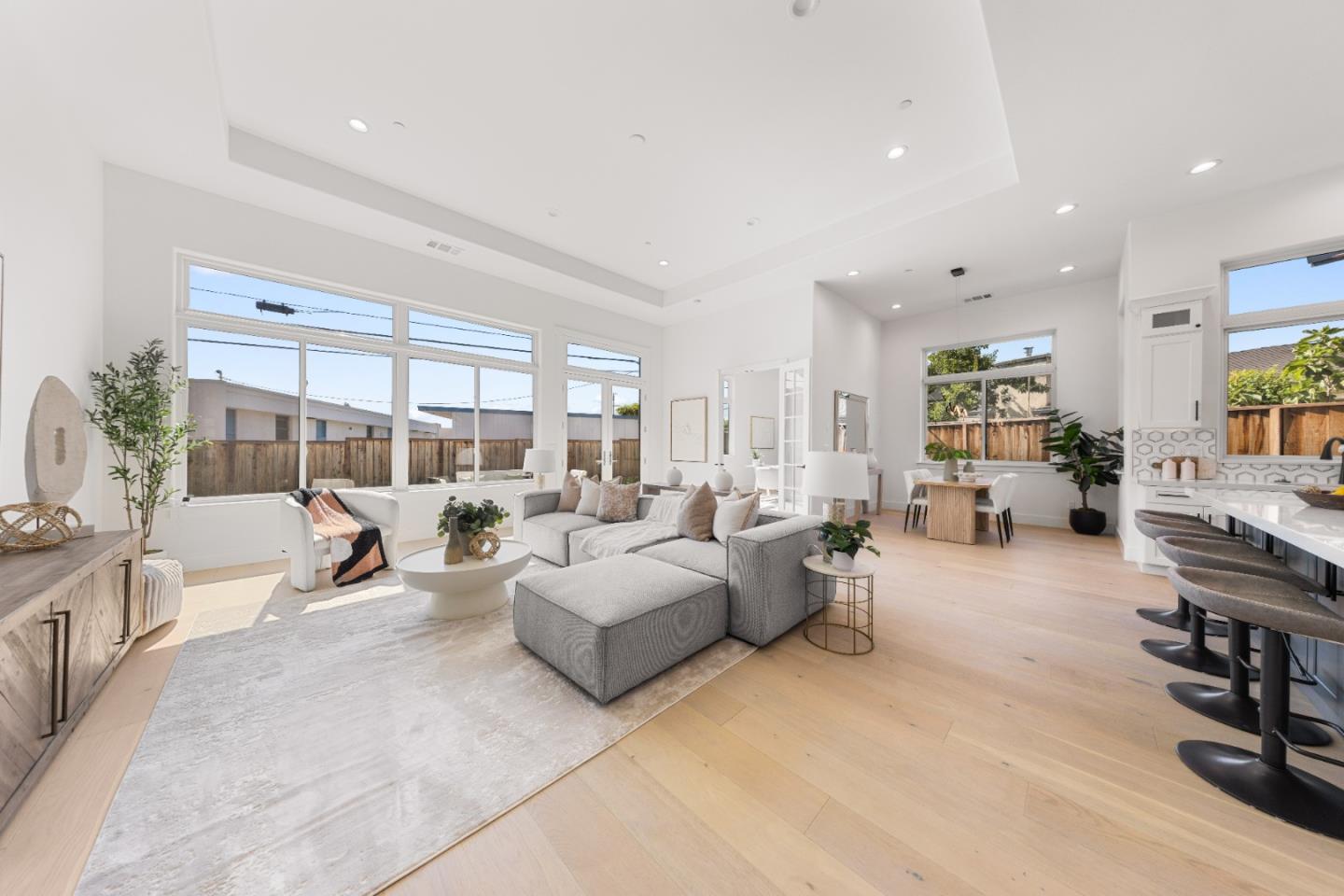 Detail Gallery Image 8 of 41 For 1094 Windsor St, San Jose,  CA 95129 - 5 Beds | 4/1 Baths