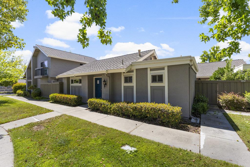 Detail Gallery Image 3 of 68 For 102 Escobar Ave, Los Gatos,  CA 95032 - 2 Beds | 2 Baths