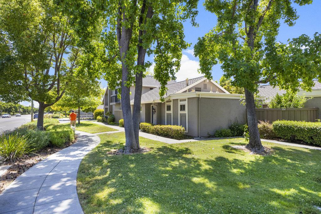 Detail Gallery Image 4 of 68 For 102 Escobar Ave, Los Gatos,  CA 95032 - 2 Beds | 2 Baths