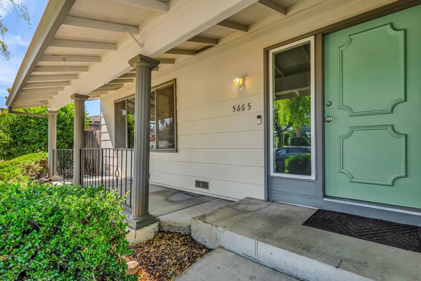 Detail Gallery Image 4 of 49 For 5665 Comanche Drive Dr, San Jose,  CA 95123 - 3 Beds | 2 Baths
