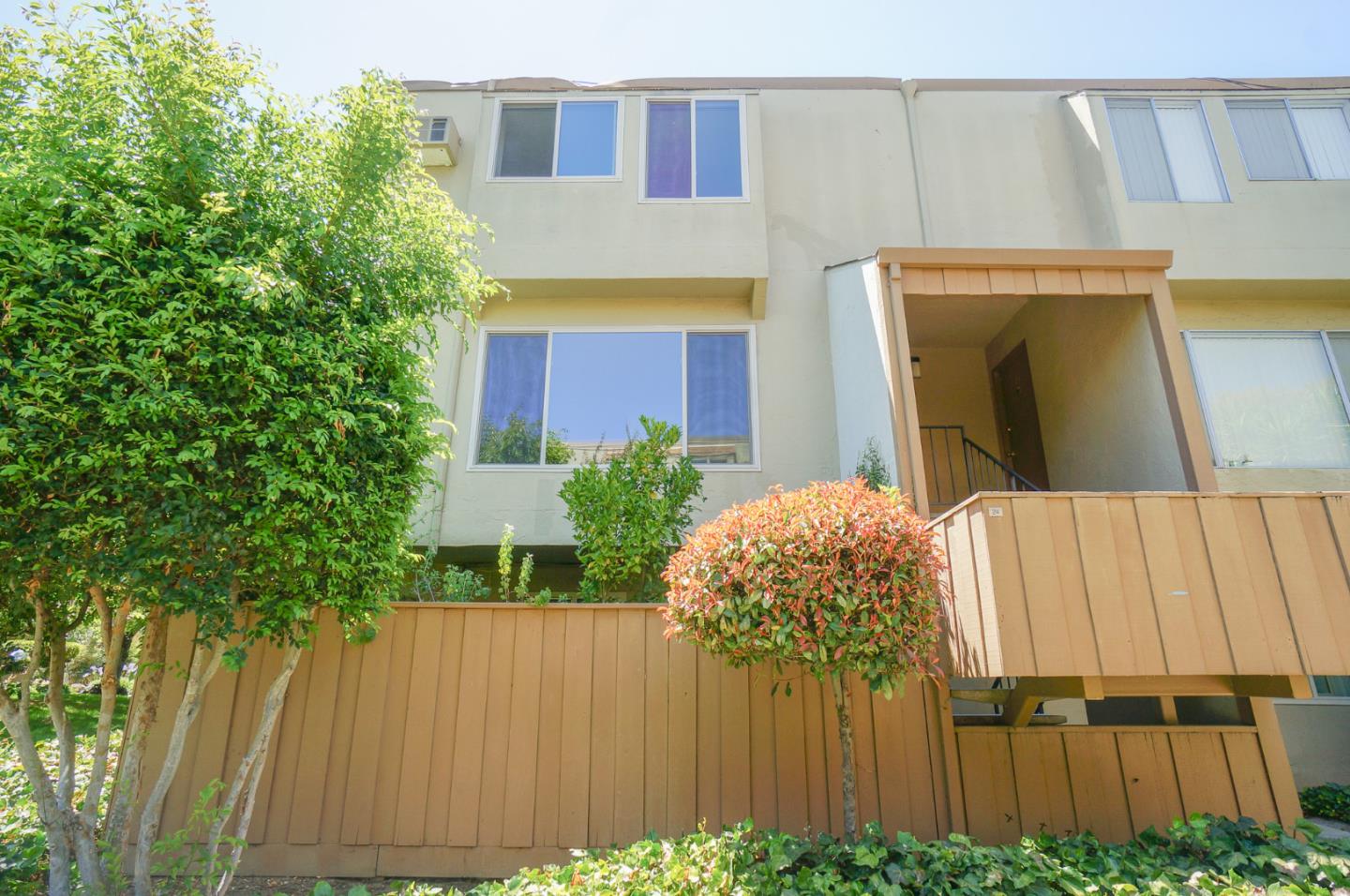 Detail Gallery Image 2 of 16 For 360 Auburn Way #24,  San Jose,  CA 95129 - 2 Beds | 1/1 Baths
