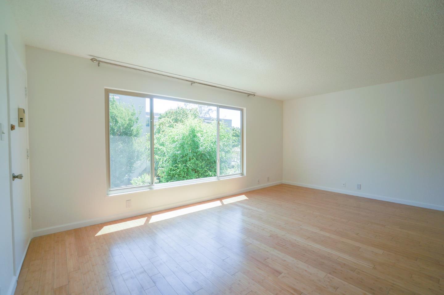 Detail Gallery Image 4 of 16 For 360 Auburn Way #24,  San Jose,  CA 95129 - 2 Beds | 1/1 Baths