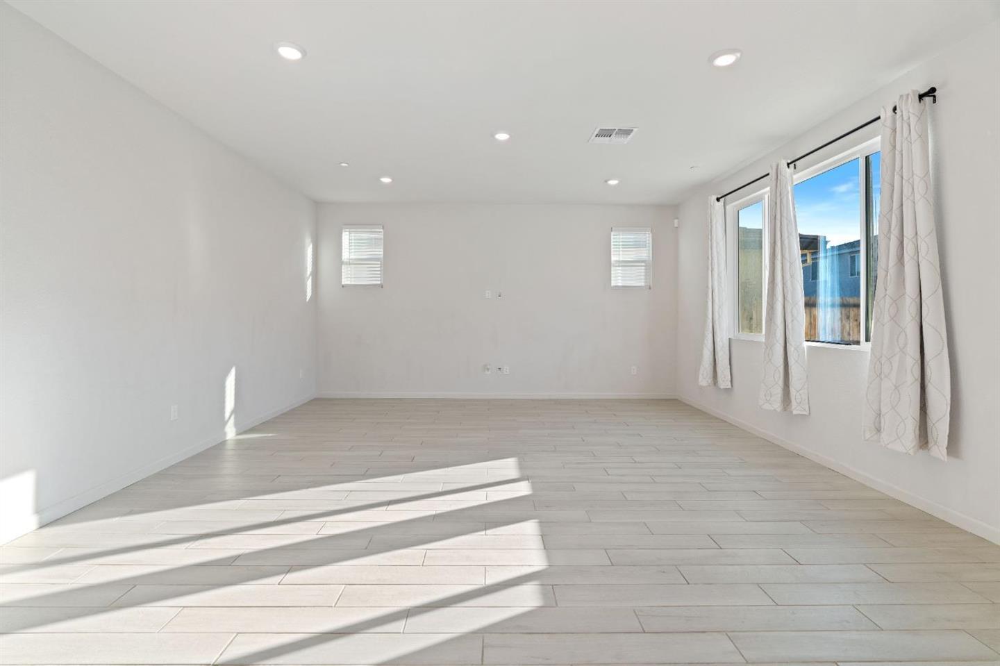 Detail Gallery Image 7 of 34 For 10190 Ashlar, Elk Grove,  CA 95757 - 4 Beds | 3 Baths