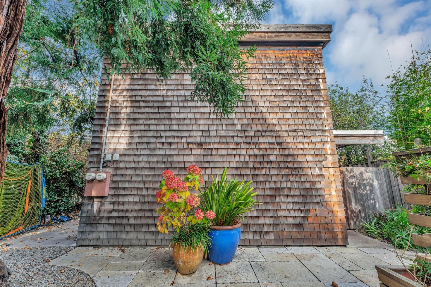 Detail Gallery Image 2 of 15 For 2223 Ward St a,  Berkeley,  CA 94705 - 2 Beds | 1 Baths