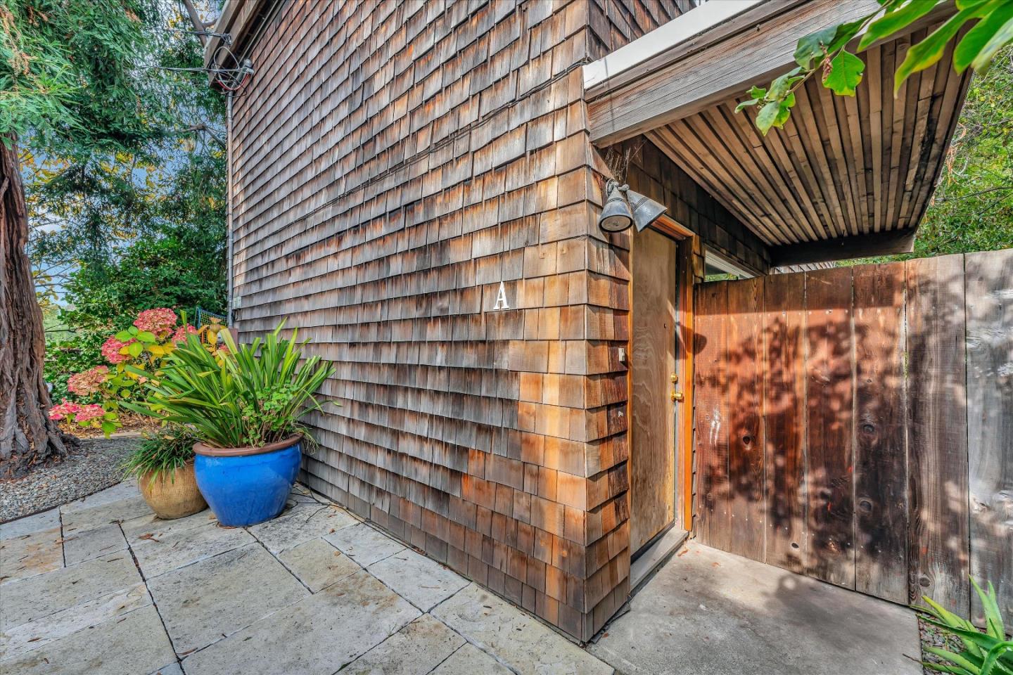 Detail Gallery Image 3 of 15 For 2223 Ward St a,  Berkeley,  CA 94705 - 2 Beds | 1 Baths
